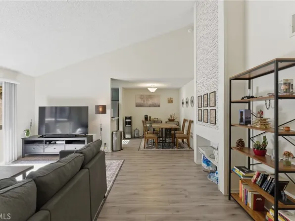 15425 Sherman Way APT 240, Los Angeles, CA 91406