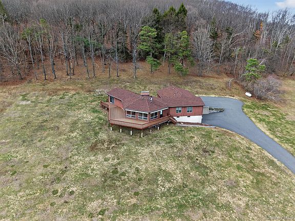 4th image of 963 Mountain Road