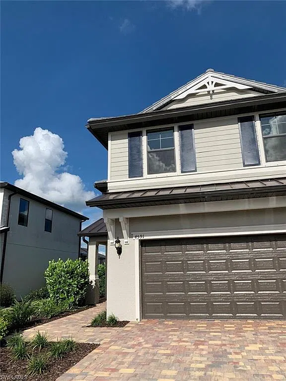 3 bed, 2.5 bath, 2470 sqft, $3,000 — Photo 1