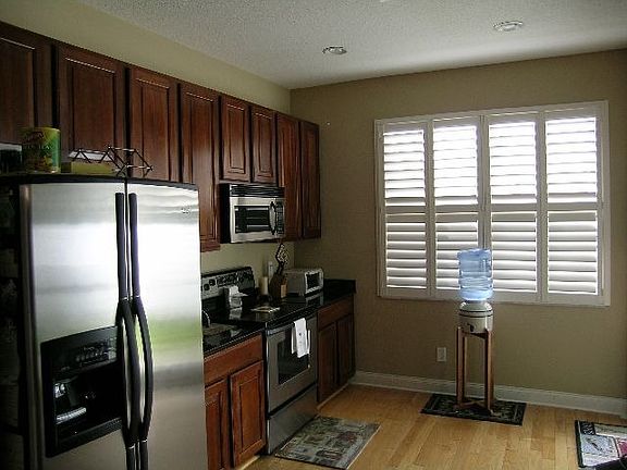 3rd image of 558 Vallance Way NE