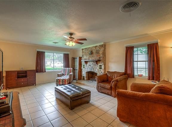 4th image of 209 Currie Ave