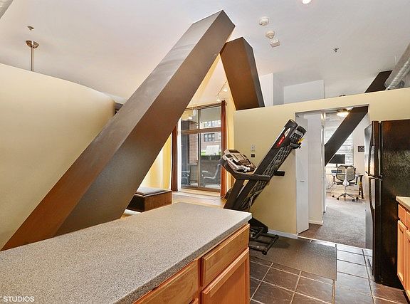 5th image of 1000 E 53rd St Unit 118S