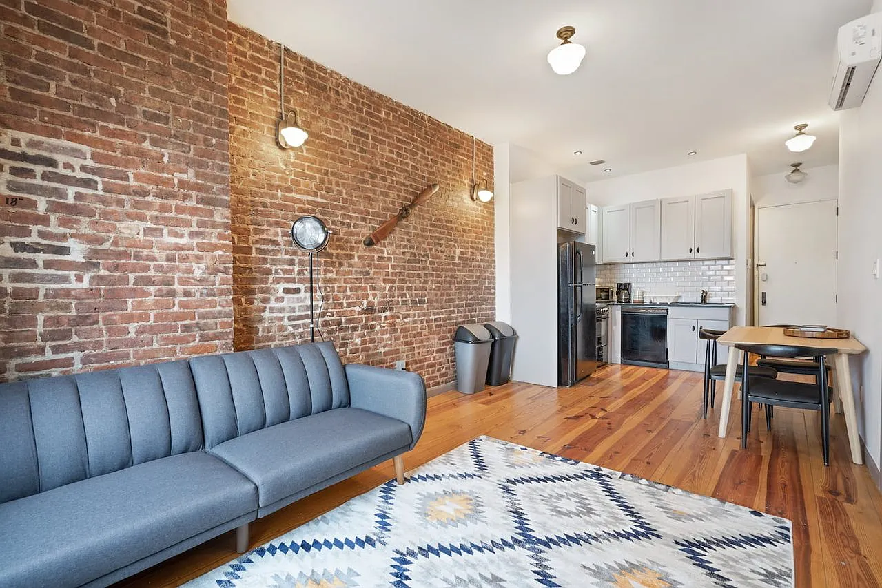 Stunning Private ROOM in Harlem — Photo 4