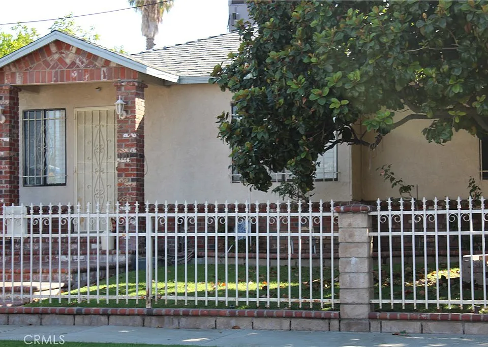 1117 Coronel St