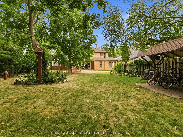 510 Dufferin Ave — Photo 31