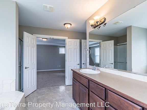 3rd image of 3234 Highlands Blvd
