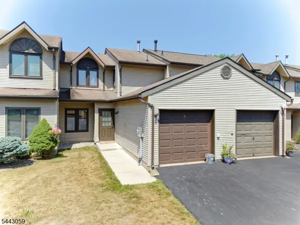10 Plum Court, Raritan Twp., NJ 08822