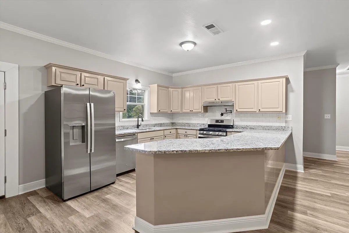 2 bed, 1800 sqft, $1,500 — Photo 2