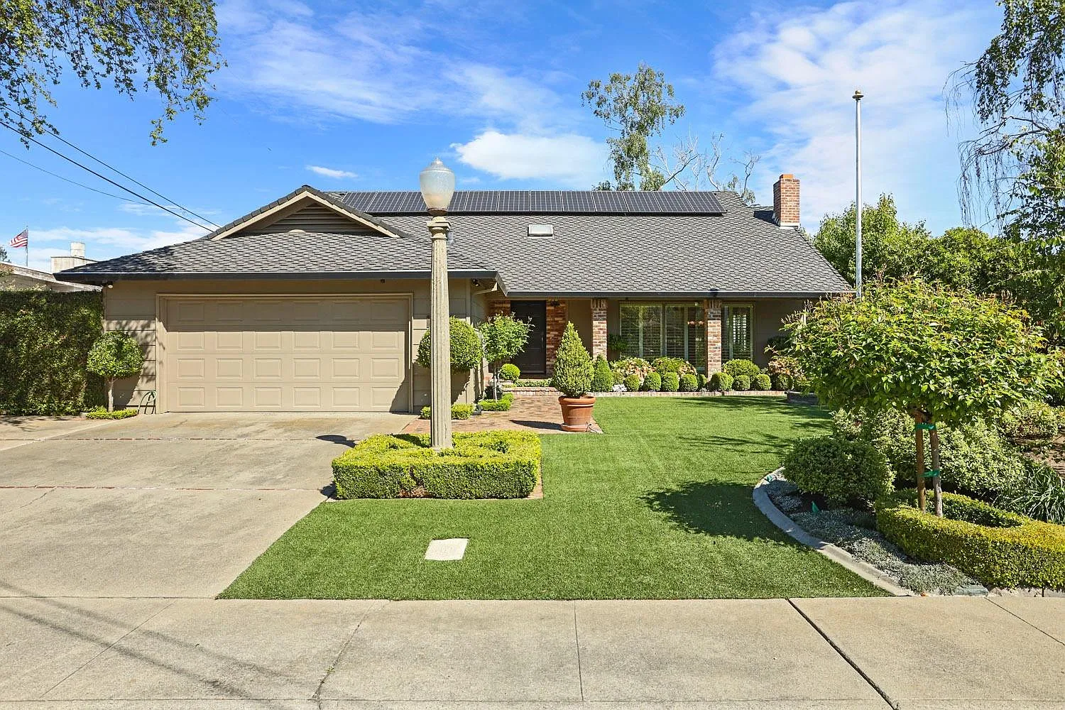 3075 Canal Dr photo 1