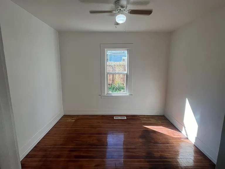 2nd Ave, 513 — Photo 10