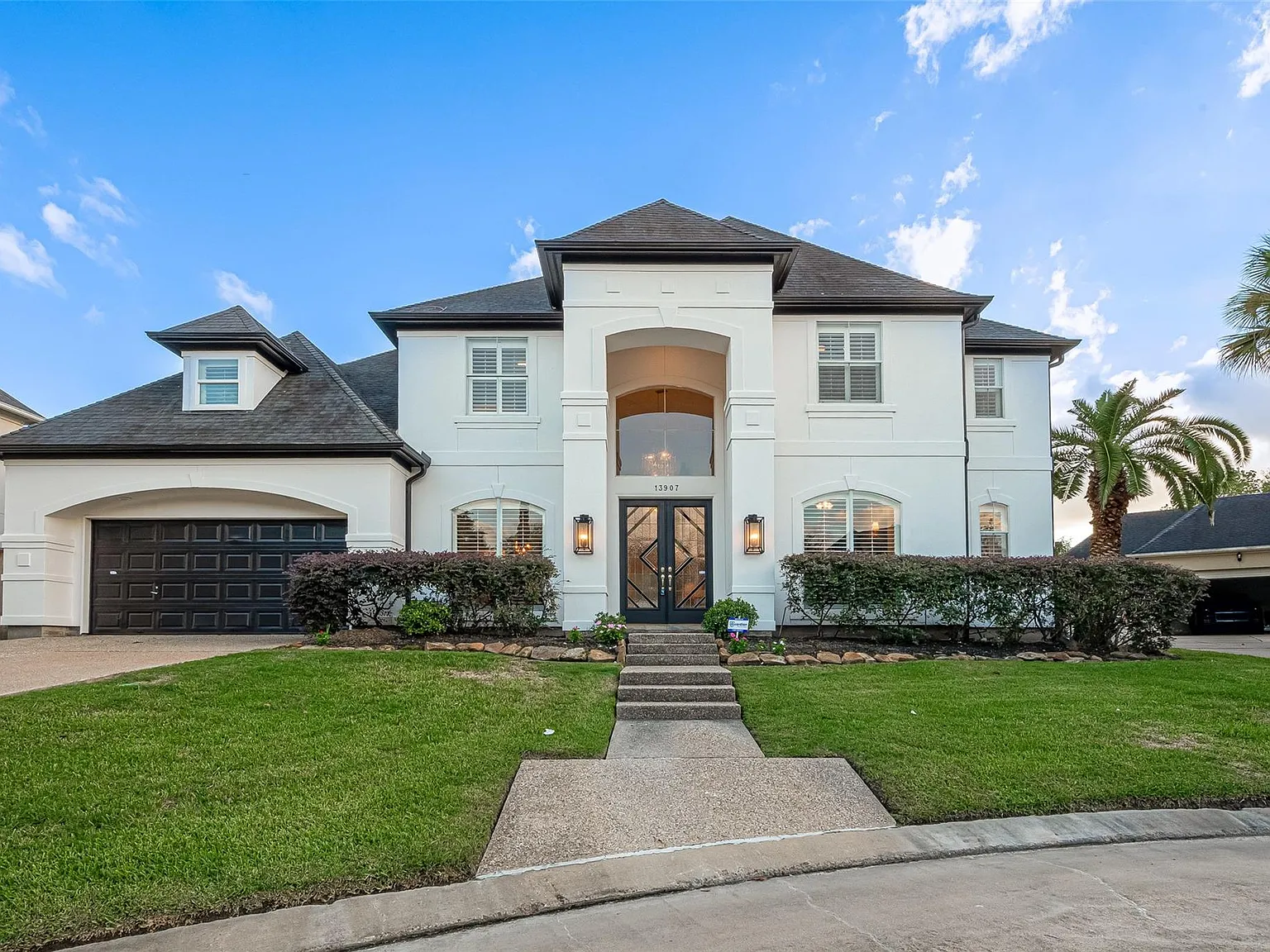 4 bed, 5.5 bath, 4251 sqft, $10,000 — Photo 1