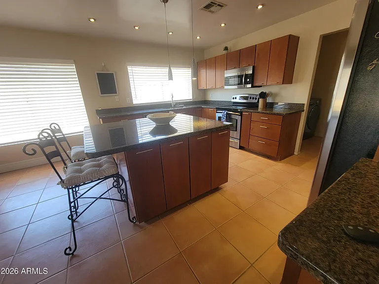 5118 E Gelding Dr — Photo 11
