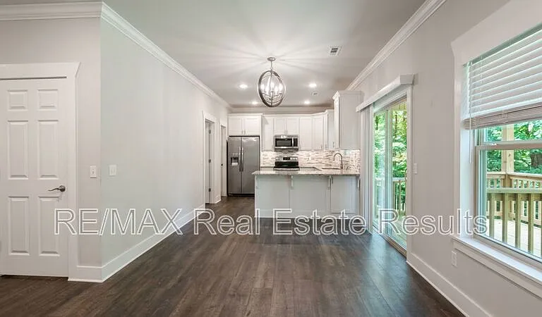 9 Burnham Dr — Photo 4