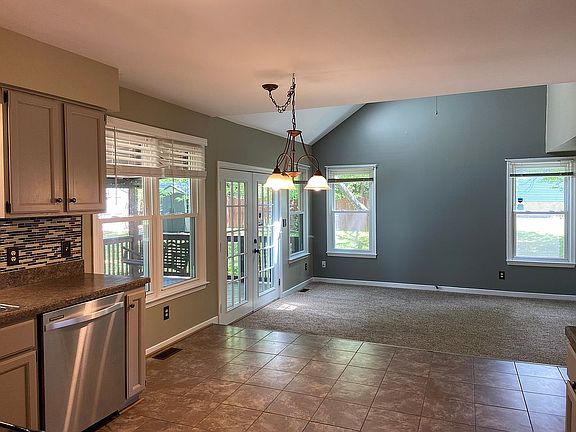 5th image of 134 Stevens Dr