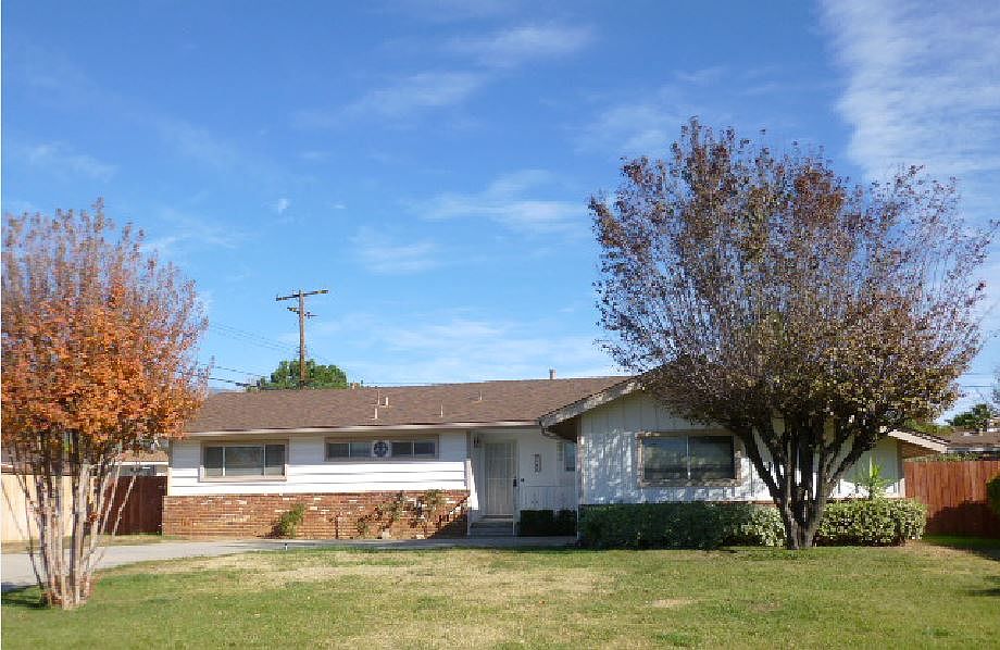 1st image of 1141 Holly Ln