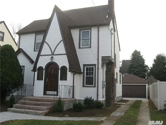 2nd image of 220 Spruce St