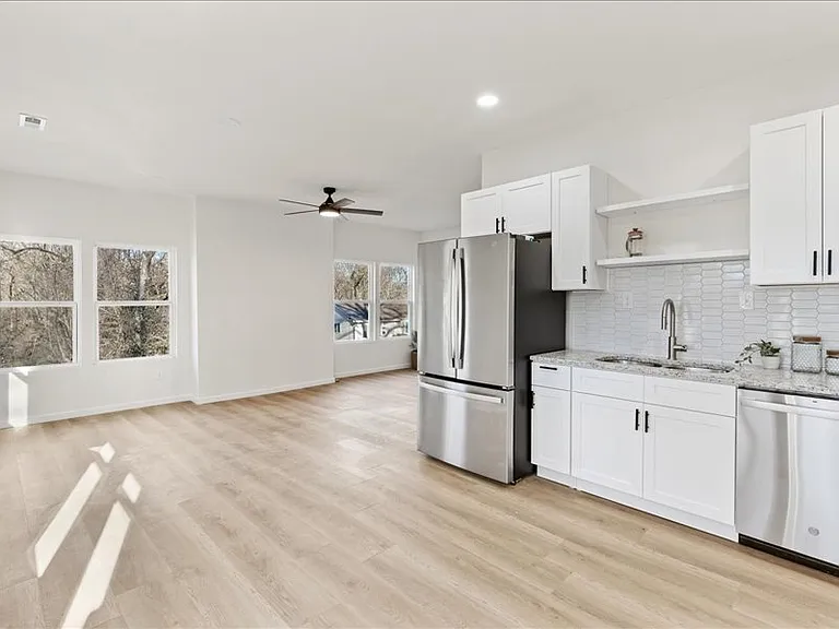 814 Biddle St — Photo 3