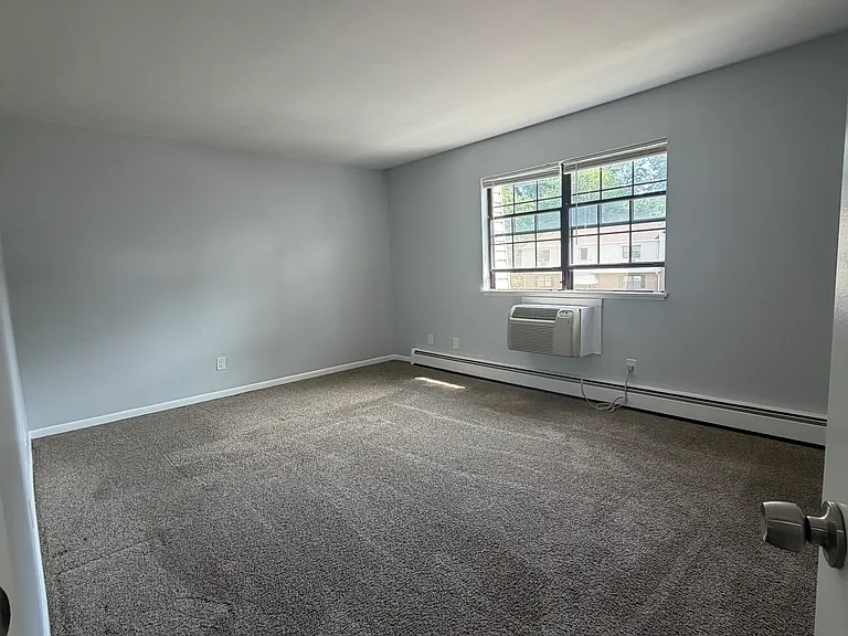 27 Enid St #27 — Photo 6