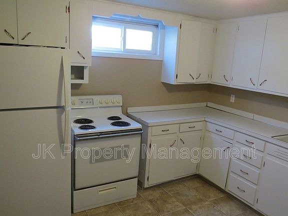 5th image of 520 21st Ave NE