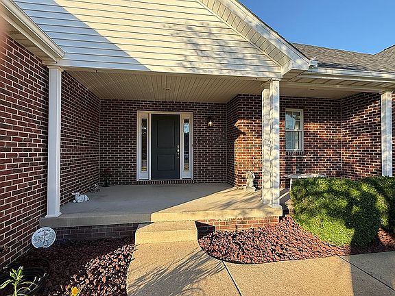 4th image of 325 Forsythia St SE