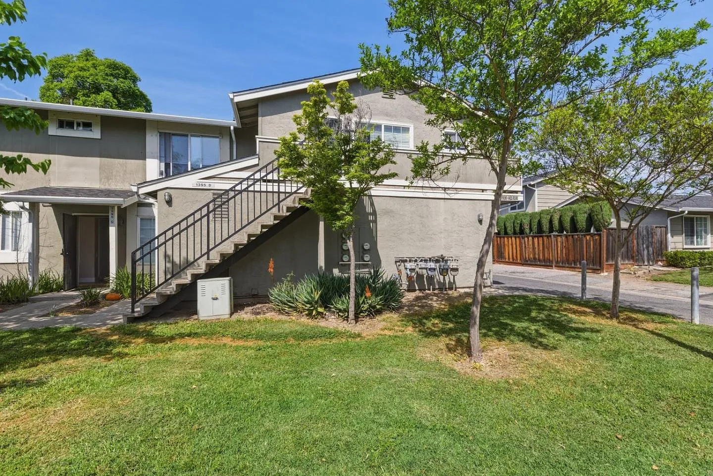 1395 McQuesten Dr APT D photo 1