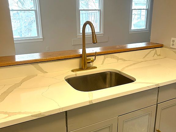 3rd image of 28 S Perry St