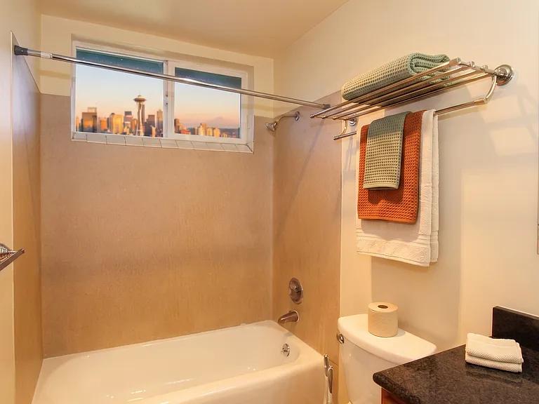 Barrett Square Apartments: Your Ideal Urban Home — Photo 16