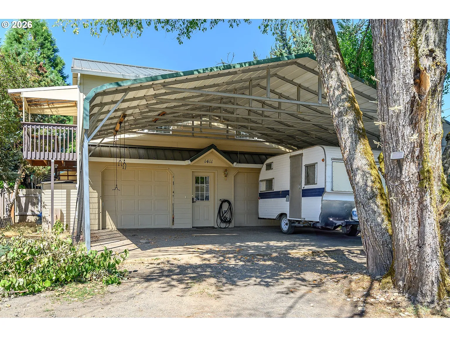 1411 NE Logan St photo 1