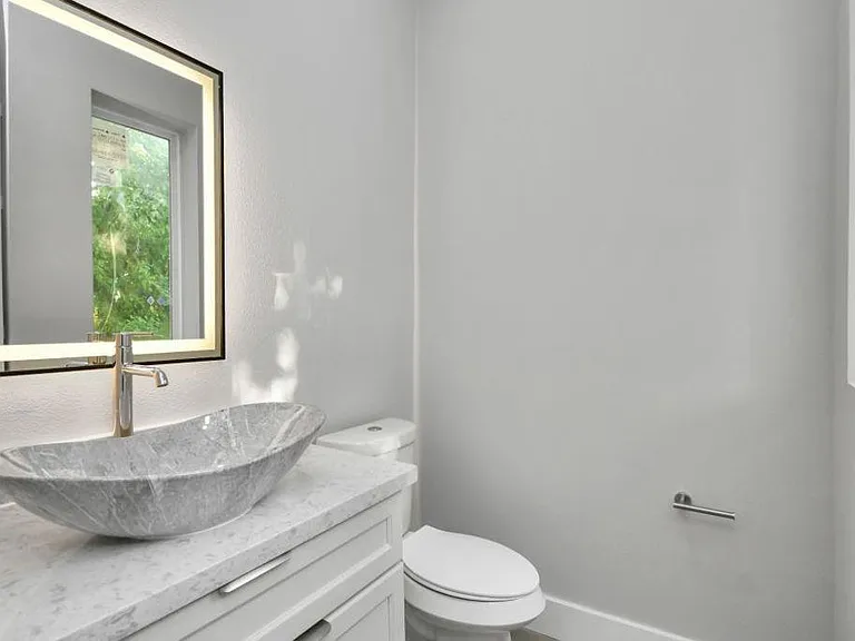1320 Eberhard St — Photo 14