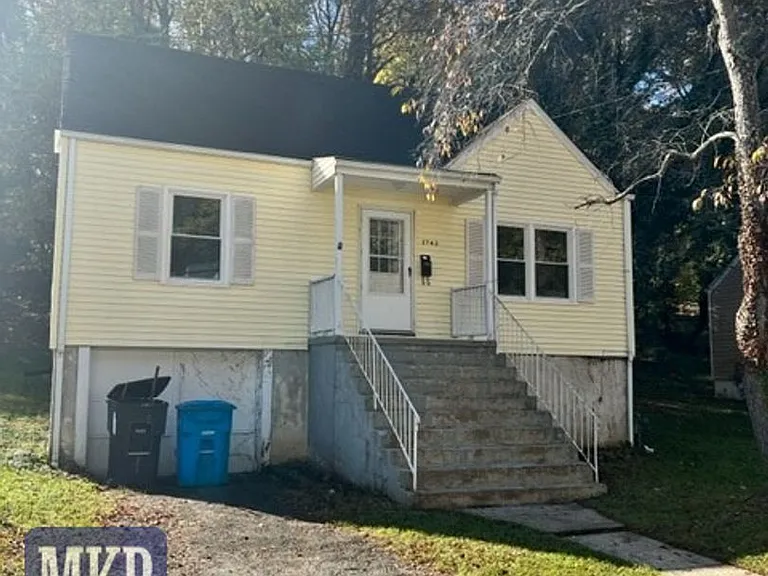 2742 Lansing Dr SW — Photo 1