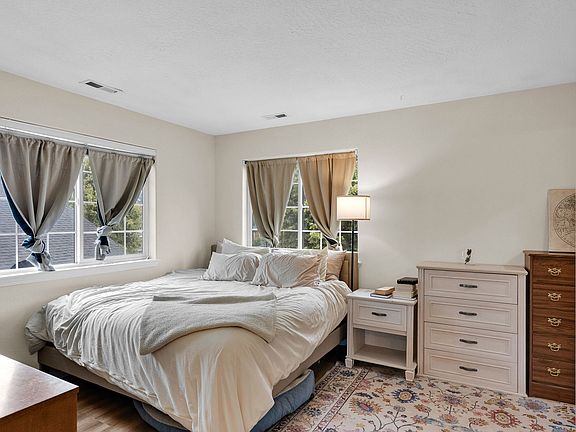 5th image of 1317 N Forsythia Cir