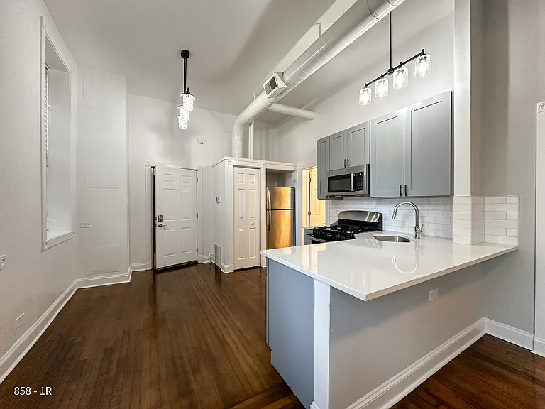 858 N. Wood St./1811 W. Iowa St. — Photo 2