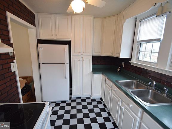 4th image of 313 E Christian St