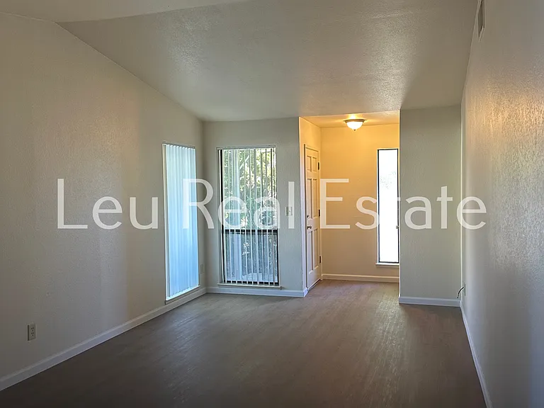 4541 Zachary Way — Photo 9