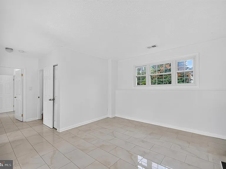 13296 Hollinger Ave — Photo 13