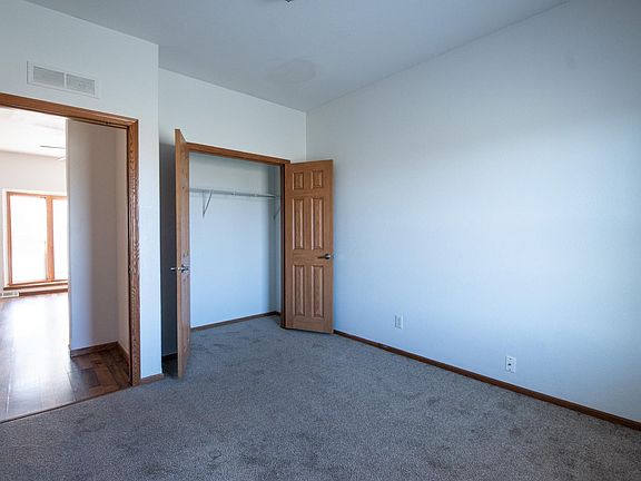 4th image of 2122 Thompson Dr #1