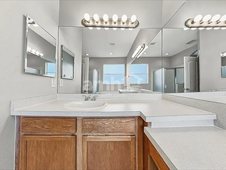 1128 Napolean Way — Photo 10