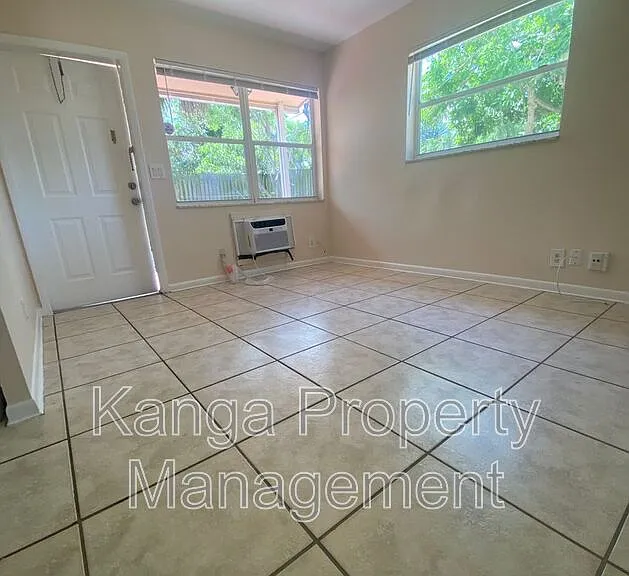 1217 S North St #4 — Photo 3