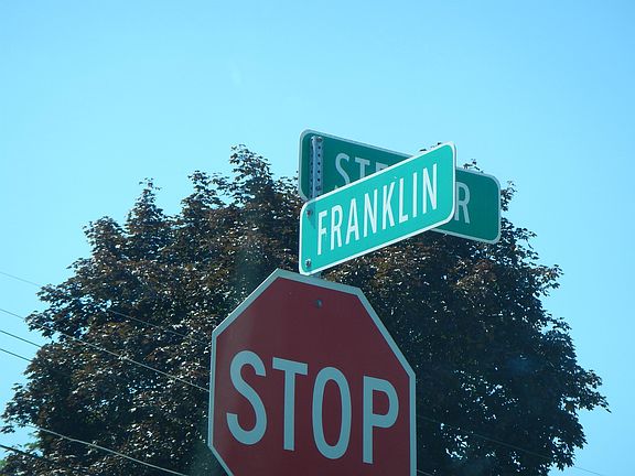 5th image of 54442 Franklin Dr