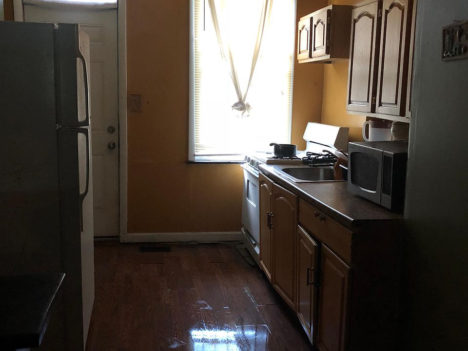 2nd image of 1512 E Federal St