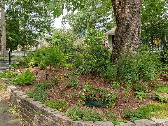 4th image of 556 Oak Hill Ct