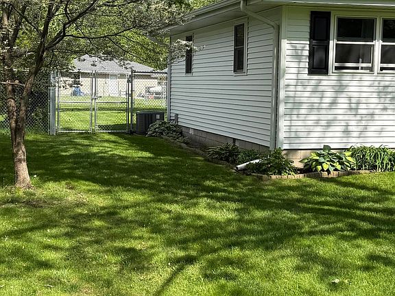 3rd image of 7727 Dakota St