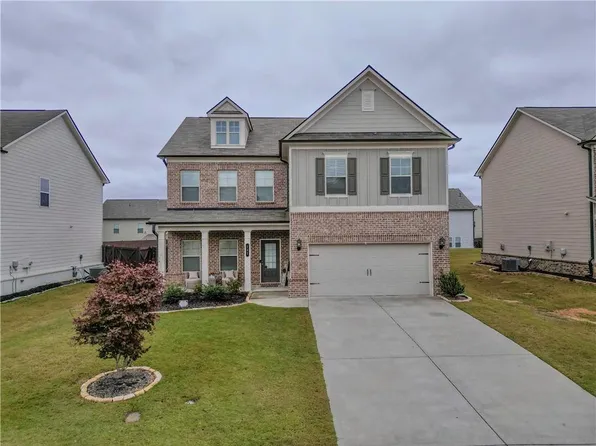 121 Mitchem Creek Dr, Loganville, GA 30052