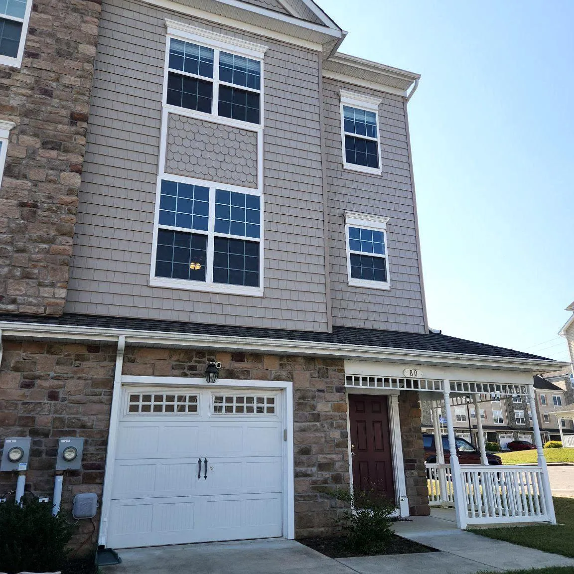 3 bed, 4.0 bath, 2732 sqft, $2,800 — Photo 3