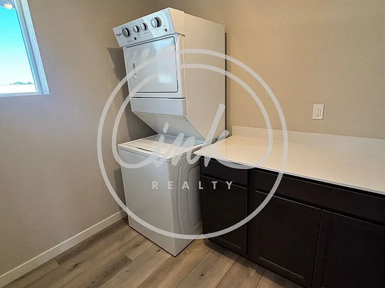 608 Crossing Cir — Photo 17