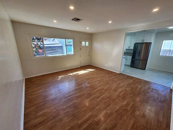 4th image of 10449 Cantara St