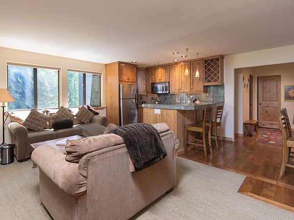2nd image of 1471 Cottonwood Condominium Dr
