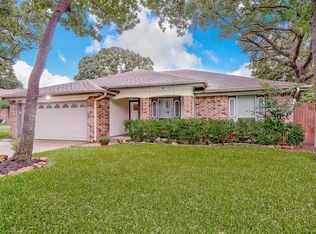 2112 Rainwood Ct, Arlington, TX 76017