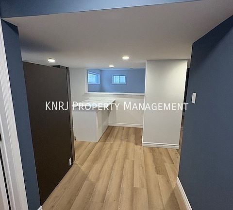 4th image of 164 4th Ave W
