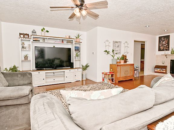 4th image of 2061 Fairway Dr